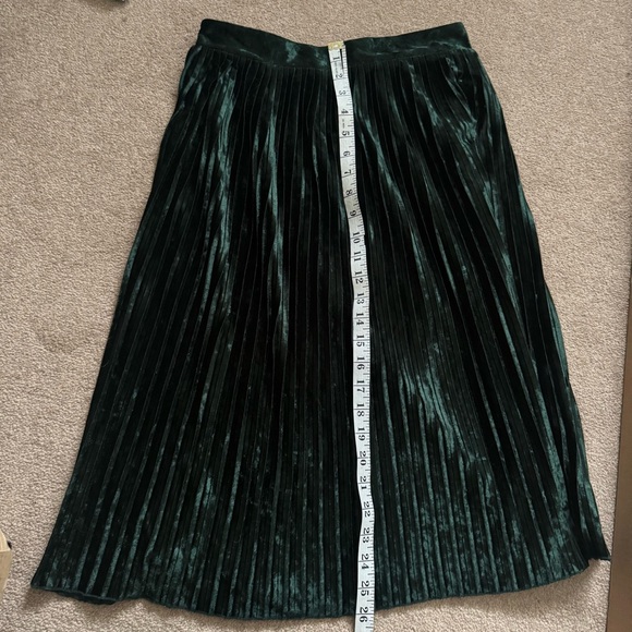 Zara pleated midi skirt in dark green velvet size M - Picture 9 of 10